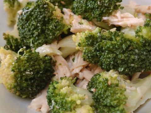 【レンジ調理】無限ブロッコリーと蒸し鶏のサラダ